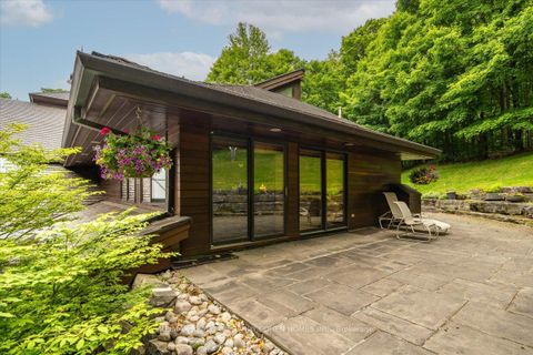 Photo 11 at 20 Woodsend Crescent, Aurora Estates, Aurora