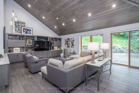 Photo 26 at 20 Woodsend Crescent, Aurora Estates, Aurora