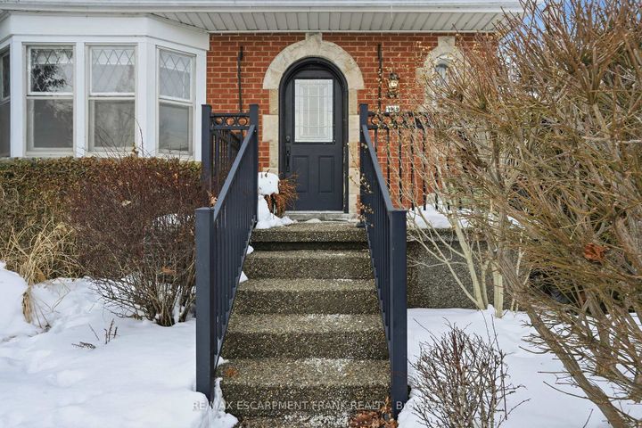 Photo 1 at 153 PARKVIEW Drive, Westdale, Hamilton