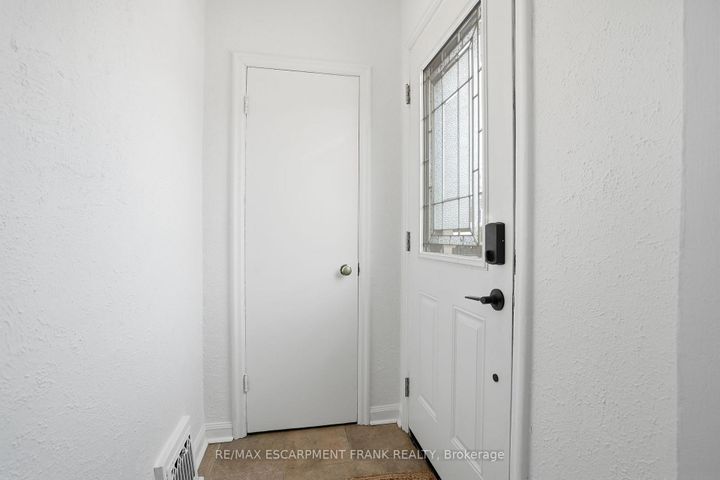 Photo 2 at 153 PARKVIEW Drive, Westdale, Hamilton