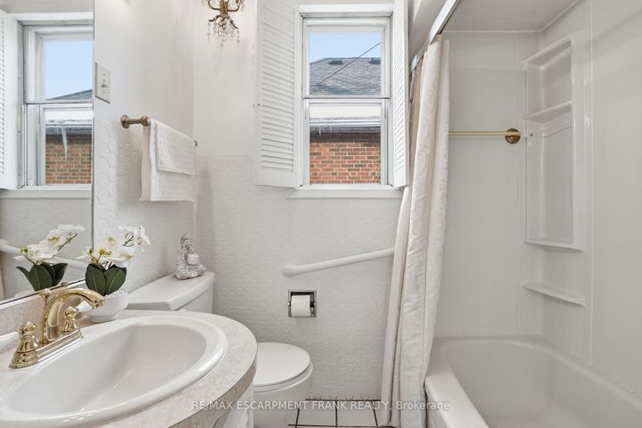 Photo 10 at 153 PARKVIEW Drive, Westdale, Hamilton