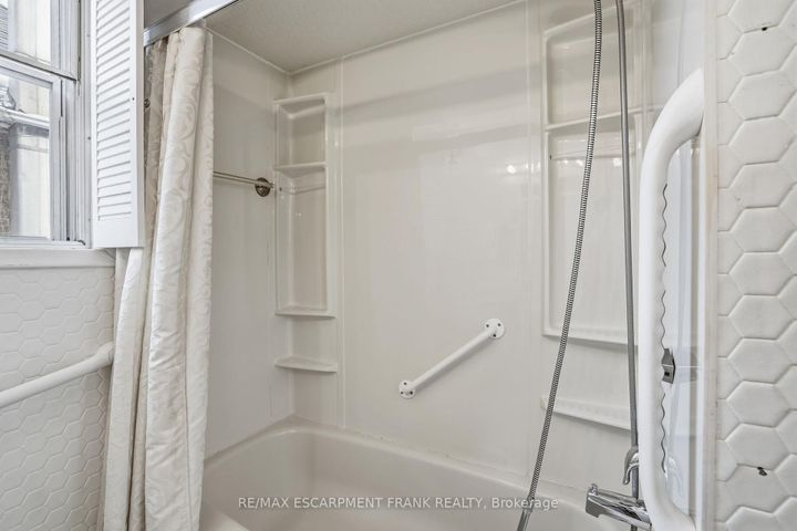 Photo 11 at 153 PARKVIEW Drive, Westdale, Hamilton