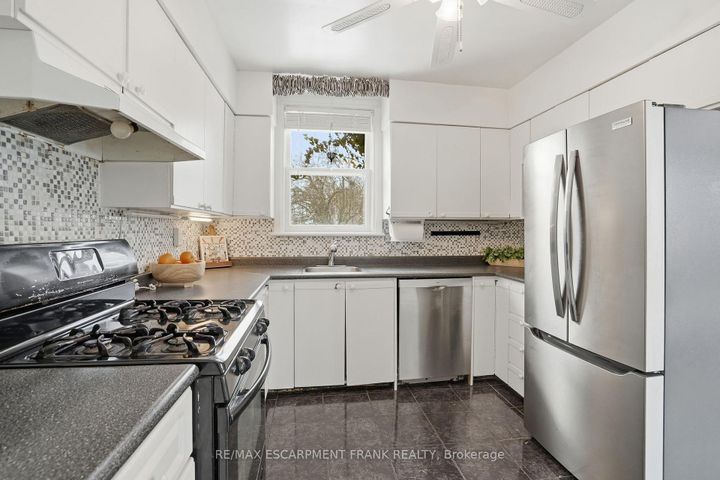 Photo 16 at 153 PARKVIEW Drive, Westdale, Hamilton