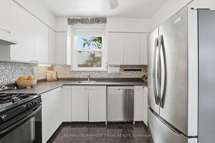 Photo 17 at 153 PARKVIEW Drive, Westdale, Hamilton