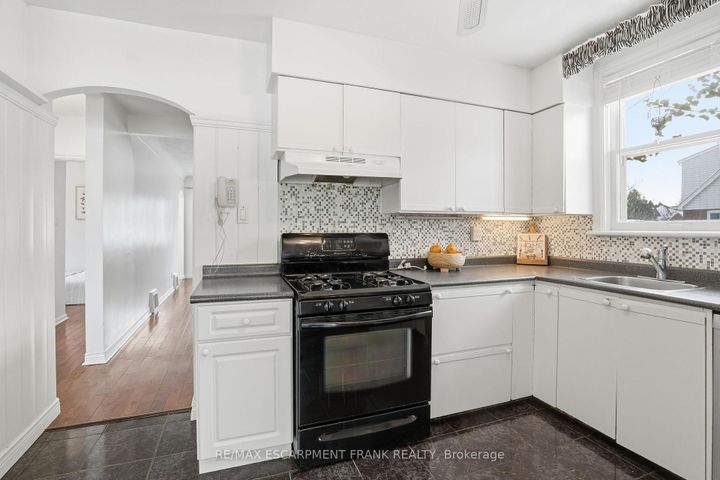 Photo 18 at 153 PARKVIEW Drive, Westdale, Hamilton