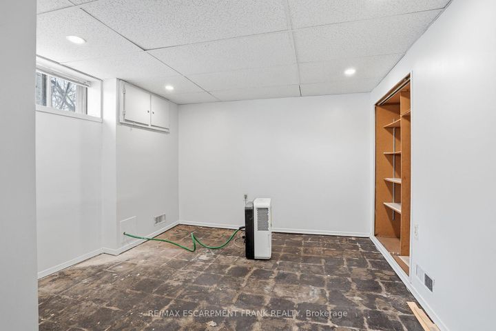 Photo 31 at 153 PARKVIEW Drive, Westdale, Hamilton