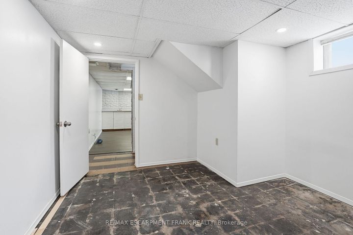 Photo 32 at 153 PARKVIEW Drive, Westdale, Hamilton