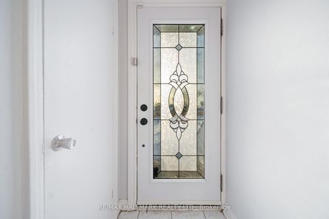 Photo 5 at 1 Tumpane Street, CFB, Toronto