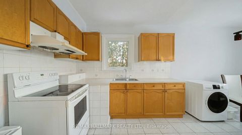 Photo 9 at 1 Tumpane Street, CFB, Toronto