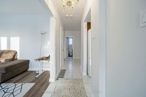 Photo 12 at 1 Tumpane Street, CFB, Toronto