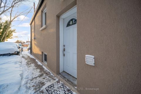 Photo 14 at 1 Tumpane Street, CFB, Toronto