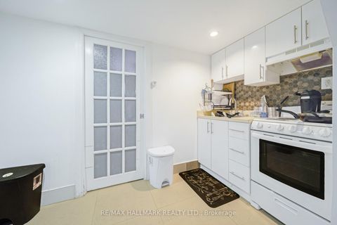 Photo 17 at 1 Tumpane Street, CFB, Toronto