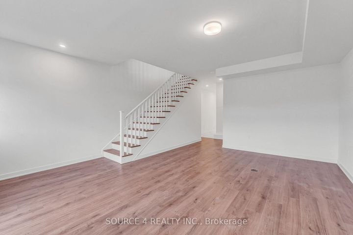 Photo 6 at 3049 Trailside Drive, GO Glenorchy, Oakville