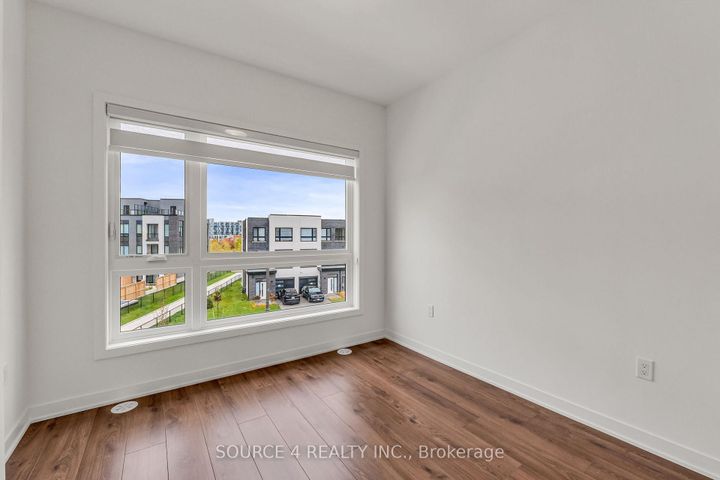 Photo 32 at 3049 Trailside Drive, GO Glenorchy, Oakville