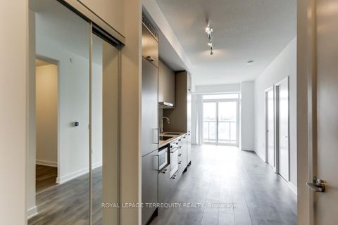 Photo 5 at 607 - 38 Honeycrisp Crescent, Vaughan Corporate Centre, Vaughan