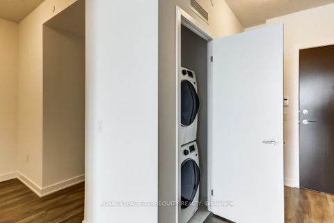 Photo 13 at 607 - 38 Honeycrisp Crescent, Vaughan Corporate Centre, Vaughan