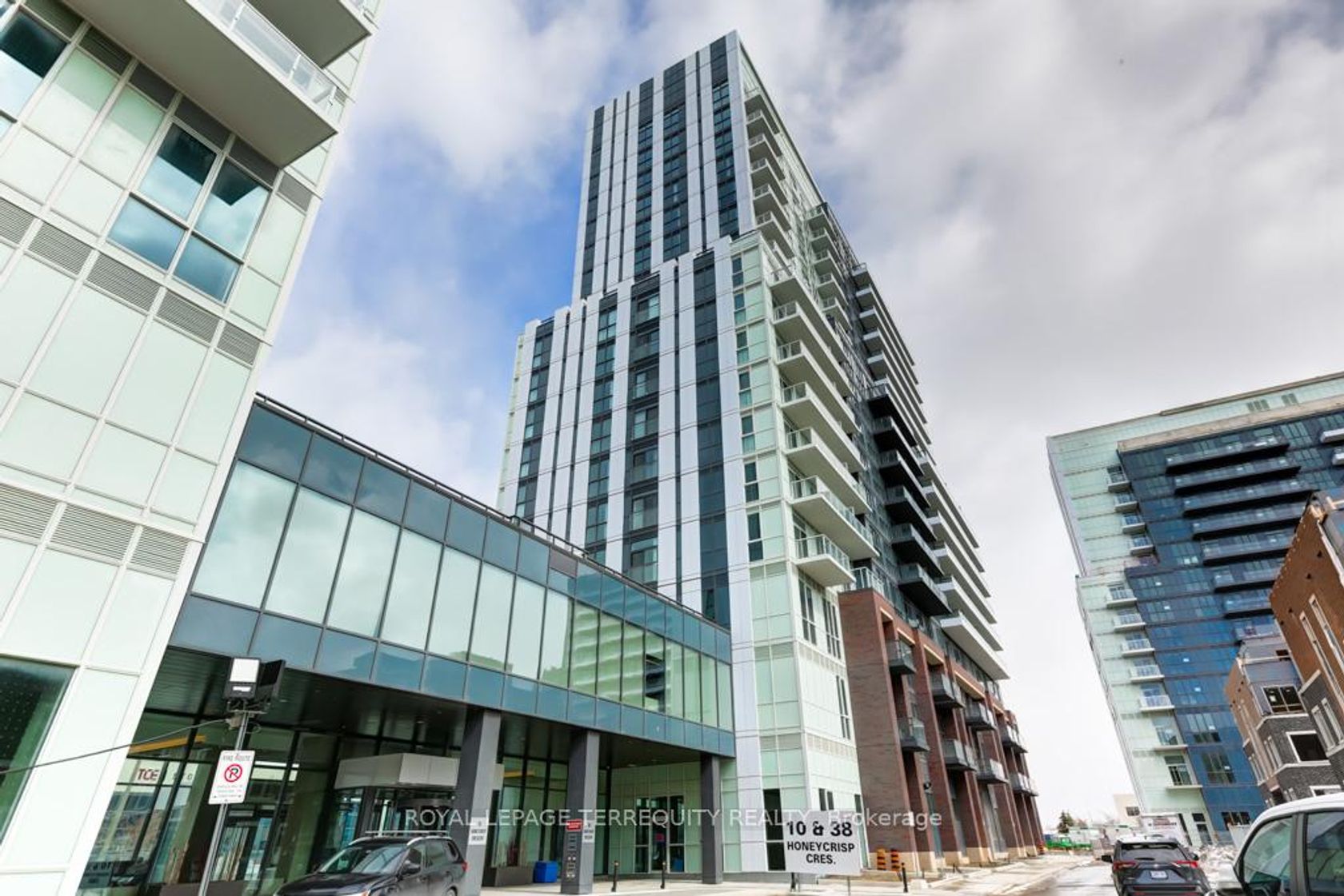 607 - 38 Honeycrisp Crescent, Vaughan Corporate Centre, Vaughan photo number 2