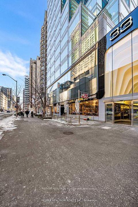 Photo 4 at 6010 - 1 Bloor Street E, Yonge Corridor, Toronto