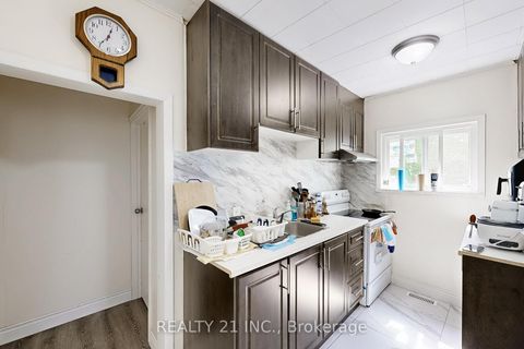 Photo 7 at 125 S Woodrow Boulevard, Cliffside, Toronto