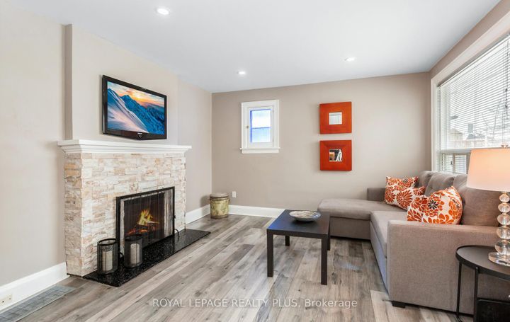 Photo 4 at 9 Ewing Street, Georgetown, Halton Hills