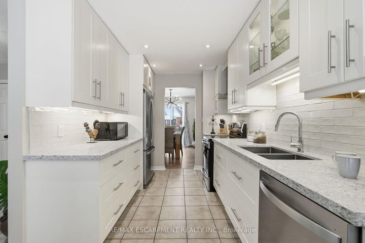 Photo 7 at 24 Braeheid Avenue, Waterdown, Hamilton