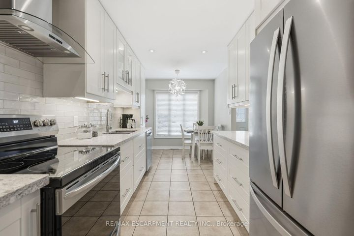 Photo 8 at 24 Braeheid Avenue, Waterdown, Hamilton