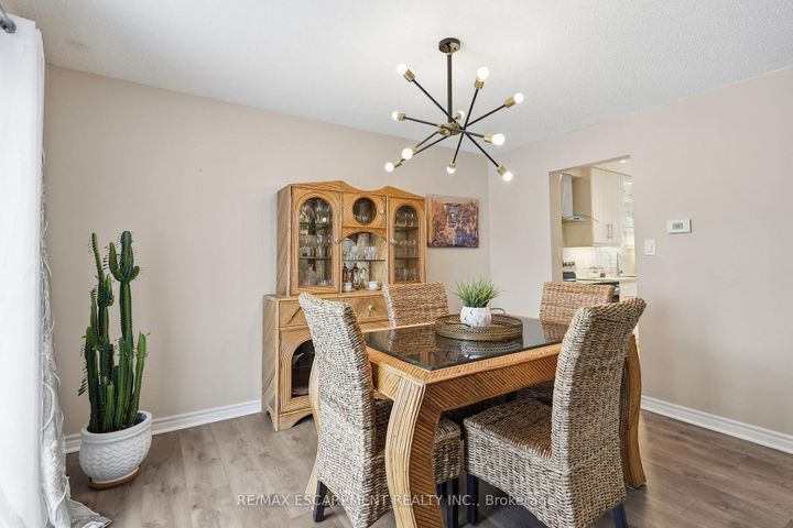 Photo 9 at 24 Braeheid Avenue, Waterdown, Hamilton