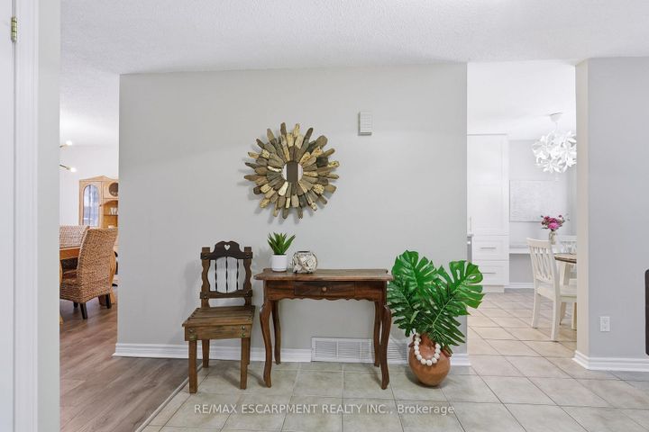 Photo 15 at 24 Braeheid Avenue, Waterdown, Hamilton