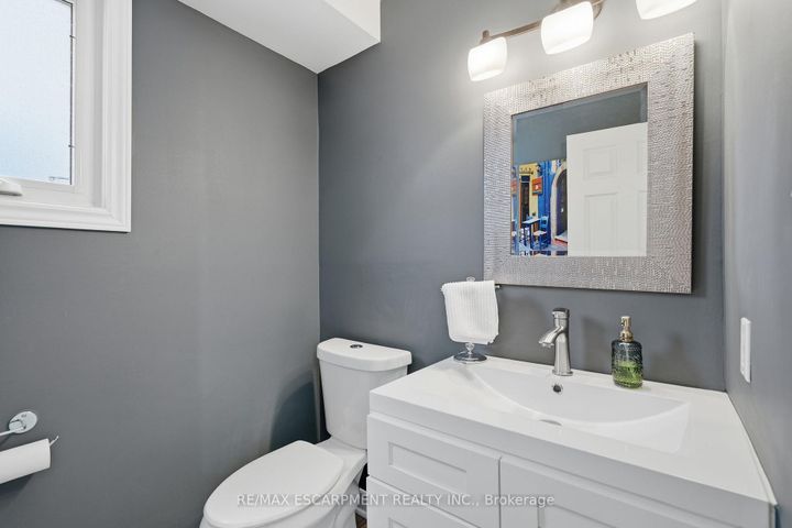 Photo 16 at 24 Braeheid Avenue, Waterdown, Hamilton