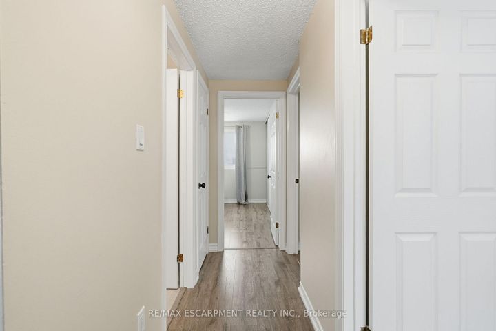 Photo 17 at 24 Braeheid Avenue, Waterdown, Hamilton