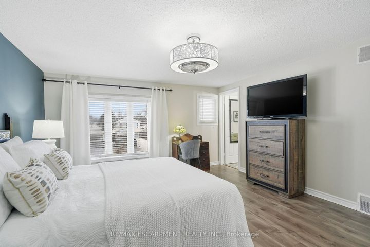 Photo 19 at 24 Braeheid Avenue, Waterdown, Hamilton