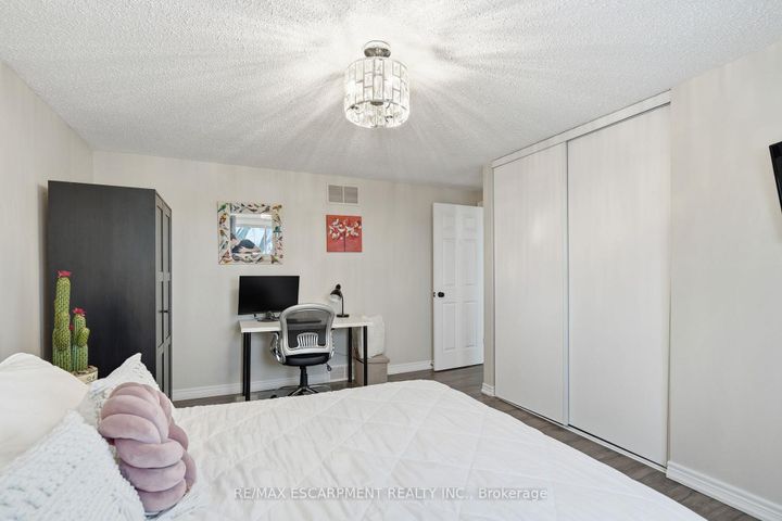 Photo 23 at 24 Braeheid Avenue, Waterdown, Hamilton