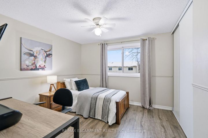 Photo 24 at 24 Braeheid Avenue, Waterdown, Hamilton