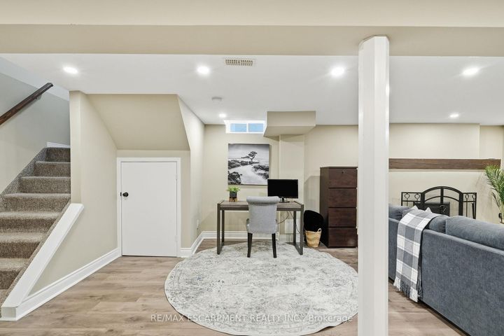 Photo 27 at 24 Braeheid Avenue, Waterdown, Hamilton