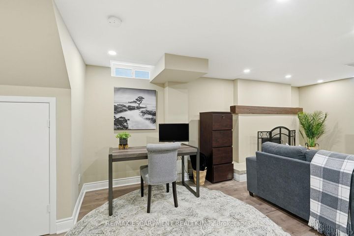 Photo 28 at 24 Braeheid Avenue, Waterdown, Hamilton