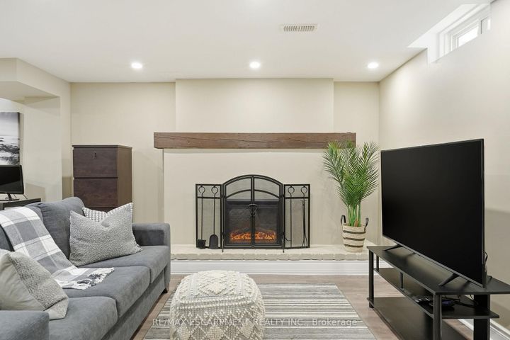 Photo 29 at 24 Braeheid Avenue, Waterdown, Hamilton