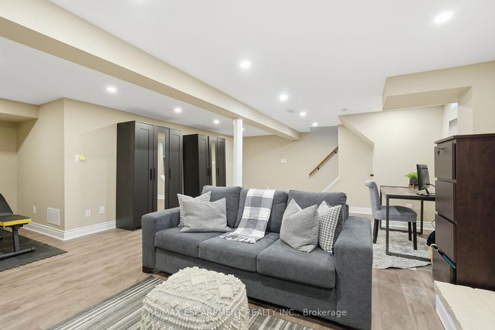 Photo 30 at 24 Braeheid Avenue, Waterdown, Hamilton