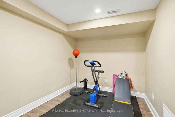 Photo 31 at 24 Braeheid Avenue, Waterdown, Hamilton