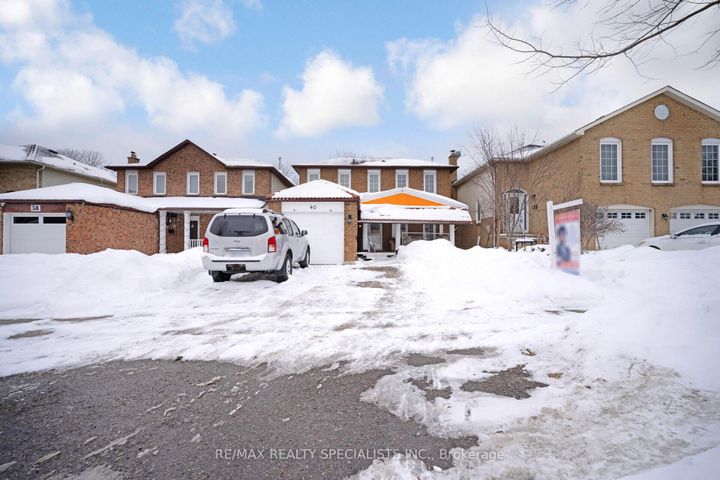 Photo 2 at 40 Floribunda Crescent, Bramalea West Industrial, Brampton