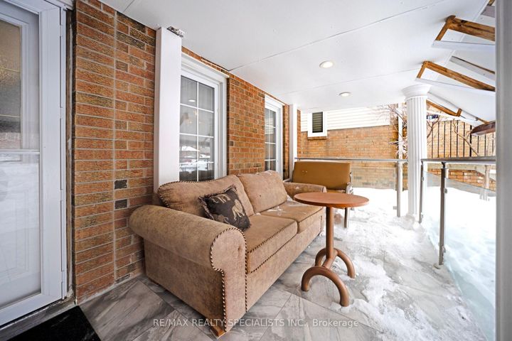 Photo 5 at 40 Floribunda Crescent, Bramalea West Industrial, Brampton