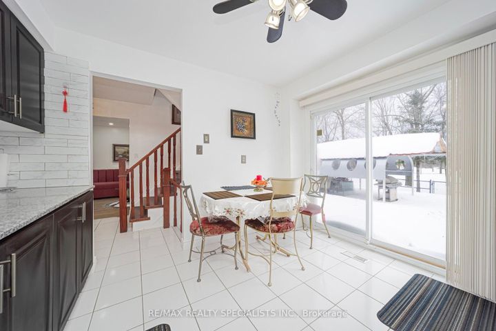 Photo 18 at 40 Floribunda Crescent, Bramalea West Industrial, Brampton