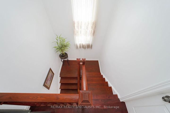 Photo 24 at 40 Floribunda Crescent, Bramalea West Industrial, Brampton