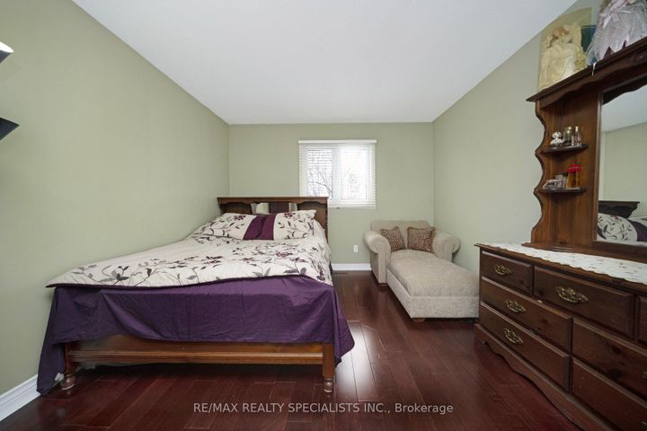 Photo 26 at 40 Floribunda Crescent, Bramalea West Industrial, Brampton