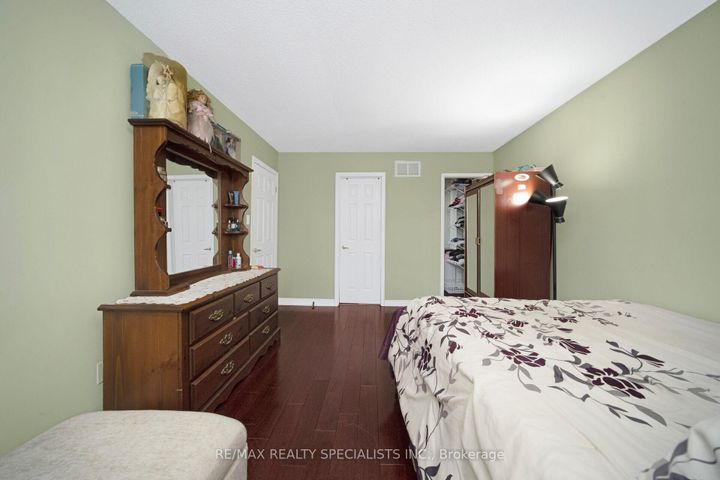 Photo 27 at 40 Floribunda Crescent, Bramalea West Industrial, Brampton