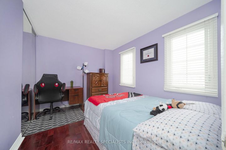 Photo 29 at 40 Floribunda Crescent, Bramalea West Industrial, Brampton