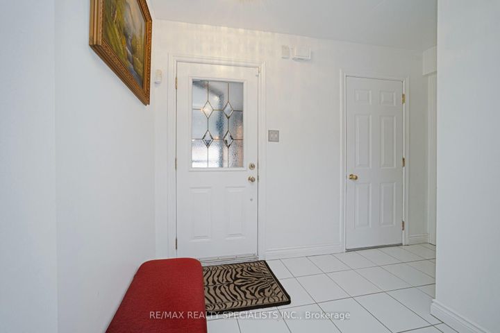 Photo 45 at 40 Floribunda Crescent, Bramalea West Industrial, Brampton