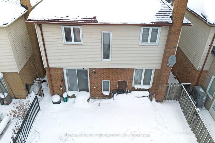 Photo 46 at 40 Floribunda Crescent, Bramalea West Industrial, Brampton