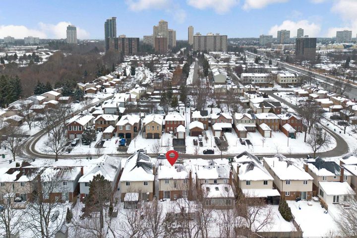 Photo 48 at 40 Floribunda Crescent, Bramalea West Industrial, Brampton