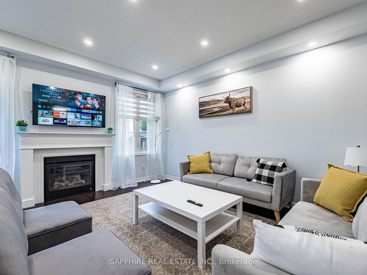 Photo 10 at 325 Trudeau Drive E, CL Clarke, Milton