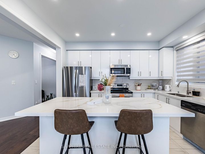 Photo 14 at 325 Trudeau Drive E, CL Clarke, Milton